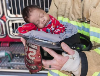 bebê deixado no corpo de bombeiros